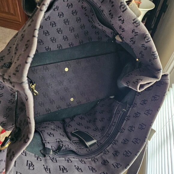 DOONEY AND BOURKE BLACK TOTE SIGNATURE BAG, WITH BLACK LEATHER TRIM KEY TAG - Picture 3 of 7